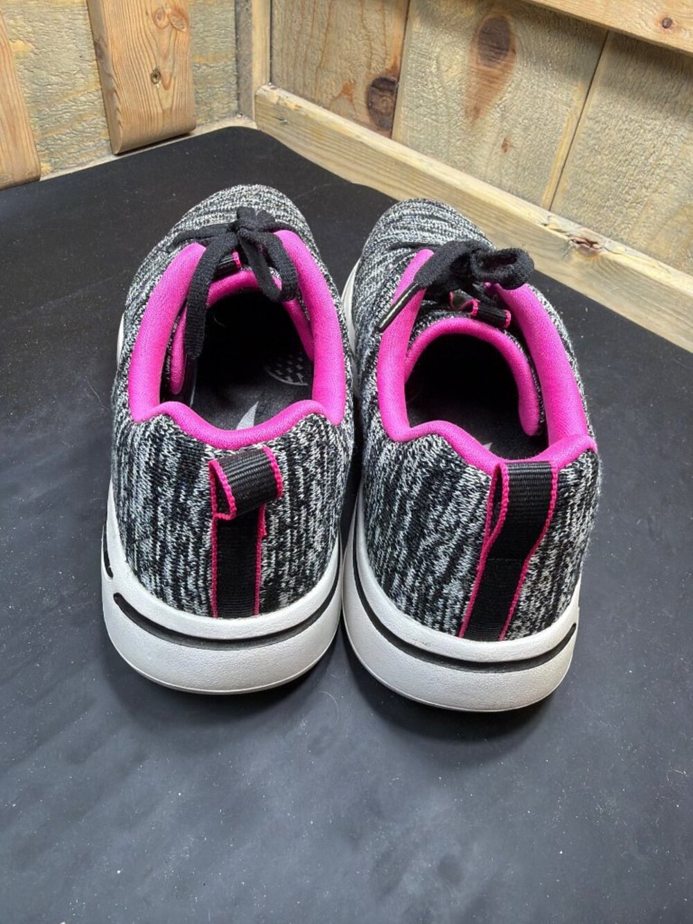 Skechers Womens 7 Arch Fit Black Hot Pink Heathered Knit Sneakers Shoes 124410 - Picture 6 of 9
